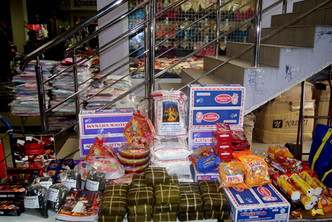 Nhân dịp Tết Quý Tỵ, gửi quà cho những người bị tạm giữ.