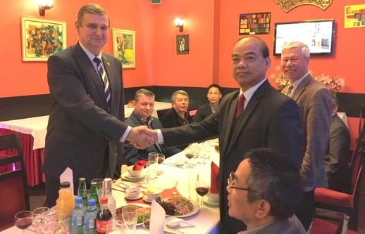 Đại diện Cộng đồng Người Việt tại Raszyn gặp gỡ chính quyền địa phương.