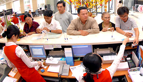 Nói và làm: Không dễ 'xử' ngân hàng