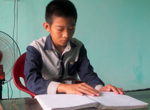 Cậu bé mù ước mơ trở thành thầy giáo