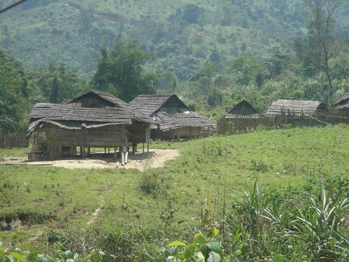 Làng “đoản thọ” và chất kịch độc bí truyền