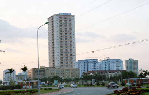 Mở cửa cho vay tiêu dùng địa ốc: Cứu người - cứu mình ?