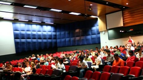 Mối quan hệ thầy-trò trong giảng đường nước ngoài