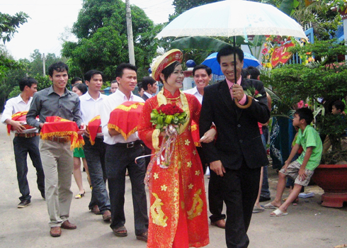 Sài Gòn sốt đám cưới ngày 'trùng thập'