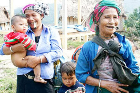 Người đàn ông Khùa ba lần cưới một vợ