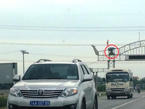 Công quyền và chiếc áo ngụy trang của cảnh sát