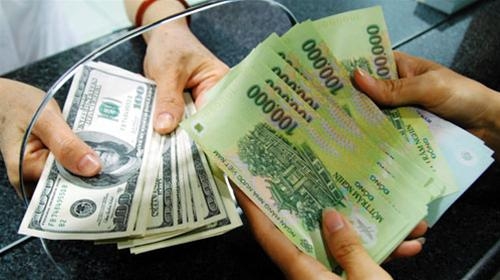 "Bơm" ngoại tệ bình ổn giá