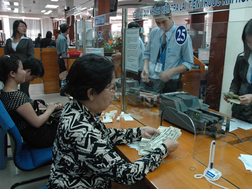 Doanh nghiệp vẫn găm USD