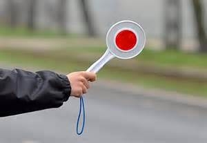 Ba Lan: Đang đi xe trên đường bị cảnh sát bắt dừng. Bạn có quyền gì?