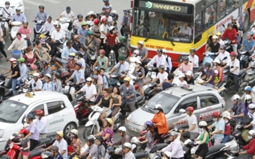 Thu phí đường bộ xe máy qua xã phường: Dễ nảy sinh tiêu cực?