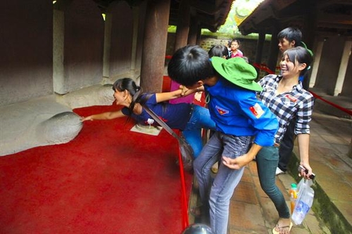 Nhờ thánh thần… thi hộ!