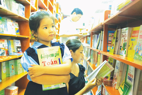 Tựu trường với nỗi lo chi phí