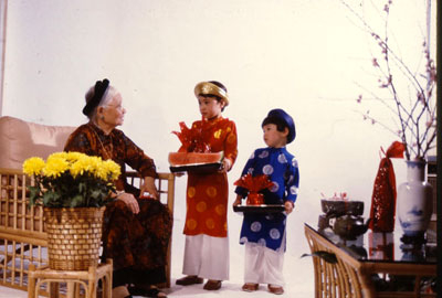 Tết còn thiêng hay... mất thiêng?