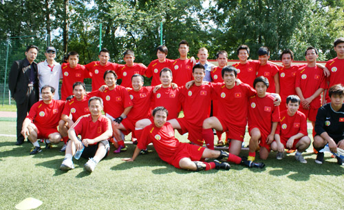 Trận bóng đá hữu nghị tại Warszawa