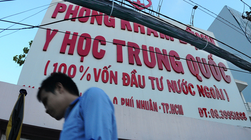 Ai cho phép phòng khám Trung Quốc "lộng ngôn"?