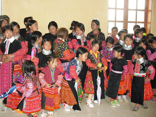 Lên Mộc Châu ăn Tết người Mông