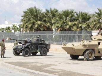 Washington di tản các nhân viên ngoại giao và kiều dân khỏi Tunisia