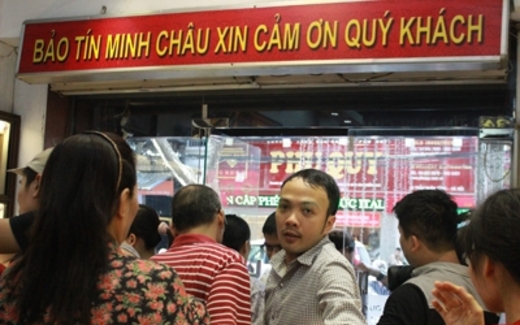 Vàng bị làm giá hay tâm lý đám đông?