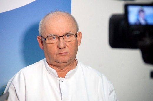 Làm thế nào để chiến thắng COVID-19? Hãy rèn luyện phổi, đừng nằm ỳ trên giường và mua dụng cụ đo mạch và nồng độ ô-xy (pulsoksymetr)!