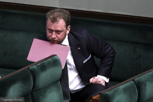 Gọi điện thoại đến bạn thân, vậy bộ trưởng Szumowski hỏi ý kiến ai về dịch bệnh.