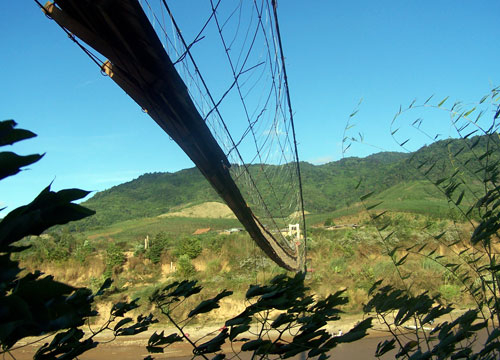 Lật cầu treo “làng đu dây”