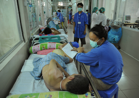 Viện phí tăng: Giấy lau cho bác sĩ cũng “đẳng cấp”