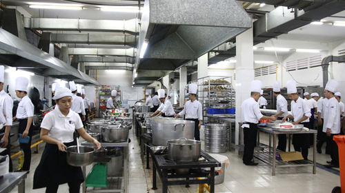 Doanh nghiệp gặp khó, công nhân lao đao