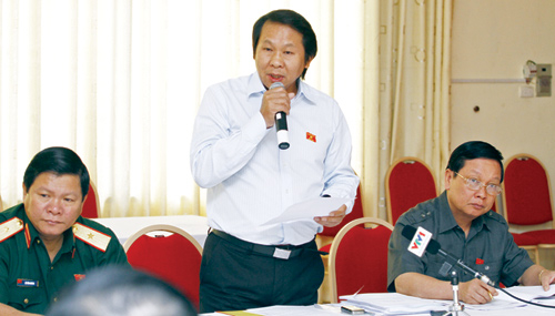 Bức xúc cắt giảm đầu tư công