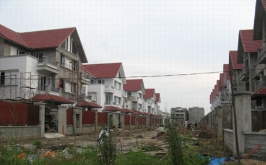 Lãi suất giảm, bất động sản vẫn tê liệt