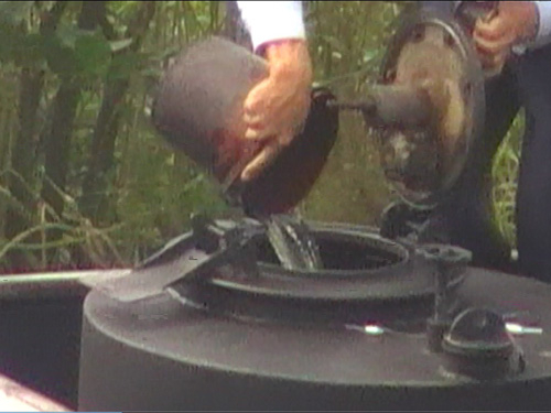 Kinh hoàng “công nghệ” xăng dỏm