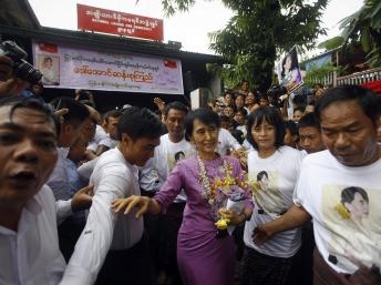 Chính quyền Miến Điện yêu cầu bà Aung San Suu Kyi không làm chính trị