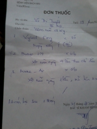Vì sao toa thuốc bác sĩ kê không ai đọc được?