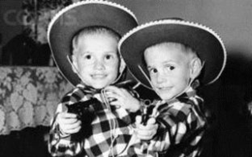 Cuộc sống của cặp song sinh dính liền già nhất thế giới