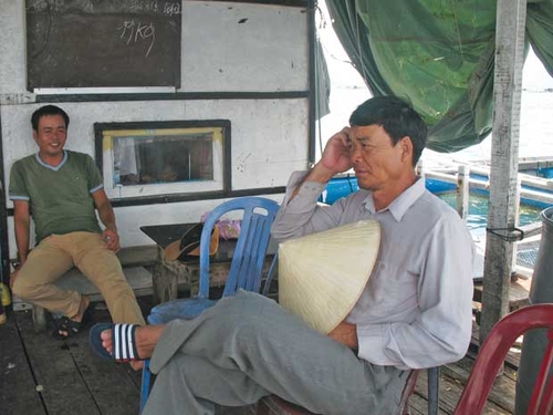 Trục xuất bảy người Trung Quốc, cấm nhập cảnh