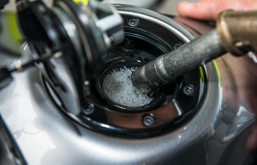 Bạn đổ nhầm nhiên liệu? Chúng tôi khuyên phải làm gì