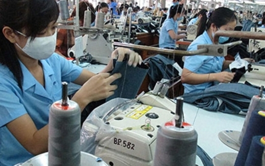 DN gắng sức vượt qua 'đáy' khó khăn
