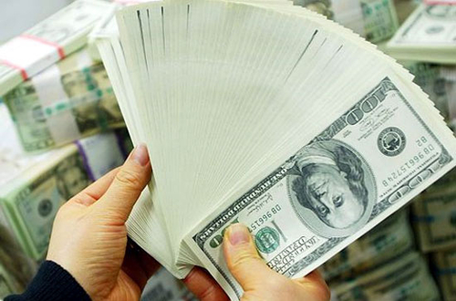 Giá USD lao dốc: Nhà nghèo có phải ăn kiêng?