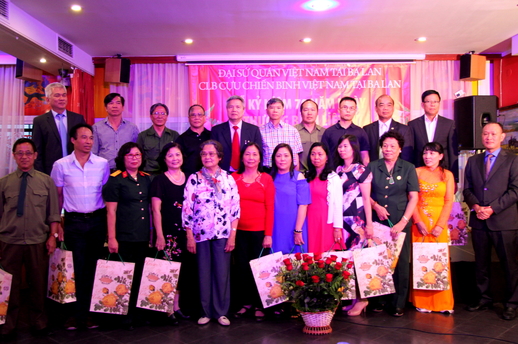 Kỷ niệm 70 năm Ngày thương binh, liệt sĩ tại Warszawa, Ba Lan.