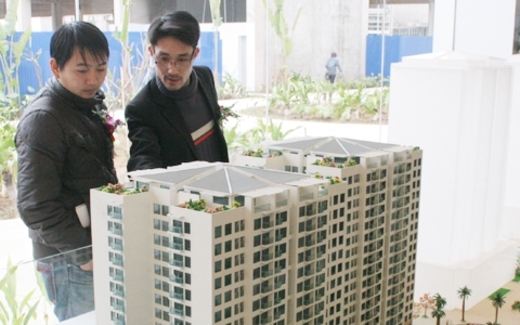 Phá tan trầm lắng, căn hộ rầm rộ bung hàng