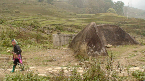 Bí ẩn lời nguyền trên bãi đá cổ Sa Pa