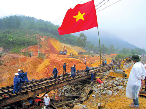 300 tiến sĩ và đường sắt… tụt hậu