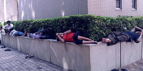 Tình cảnh quá tải khủng khiếp ở bệnh viện VN