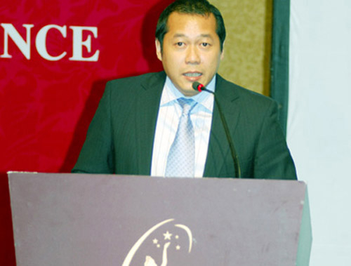 Á hậu Thiên Lý và những dấu chấm hỏi đằng sau quyền lực của chồng