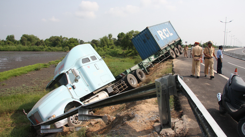 Bồi thường thiệt hại trên đường cao tốc: Thêm nhiều chủ xe kêu giá cao