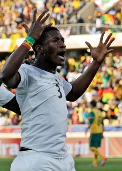 Australia kiên cường cầm hòa Ghana trong thế thiếu người