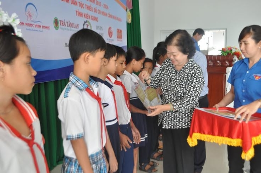 Thông báo: Gặp gỡ giao lưu với Đoàn "Quỹ học bổng Vừ A Dính" và CLB " Vì Hoàng Sa - Trường Sa thân yêu"