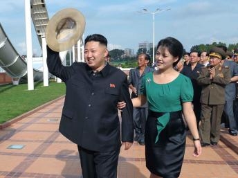 Với vợ bên cạnh, Kim Jong-Un muốn chứng tỏ sự chín chắn