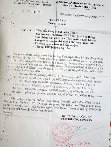 Gửi thông báo 'mời' đám tang cha trưởng công an huyện