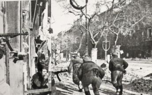 Gái giải sầu Hungary phục vụ quân đội Liên Xô trong Thế chiến thứ Hai