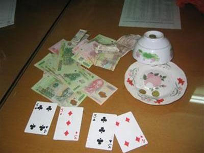 Công chức con bạc
